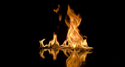 voyance par le feu: pyromancie